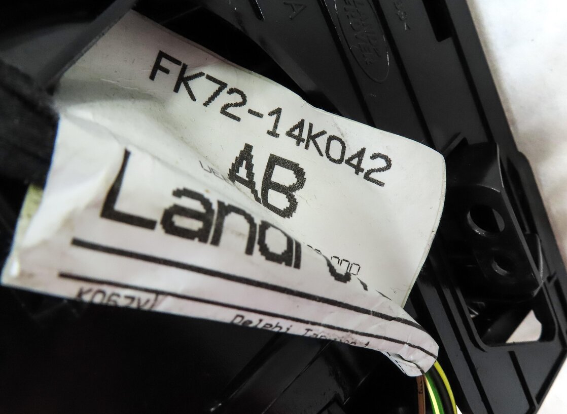 Thumbnail 8: 2016 LAND ROVER DISCOVERY SPORT (L550) FRONT CENTER CONSOLE CUPHOLDER w/ 5V USB