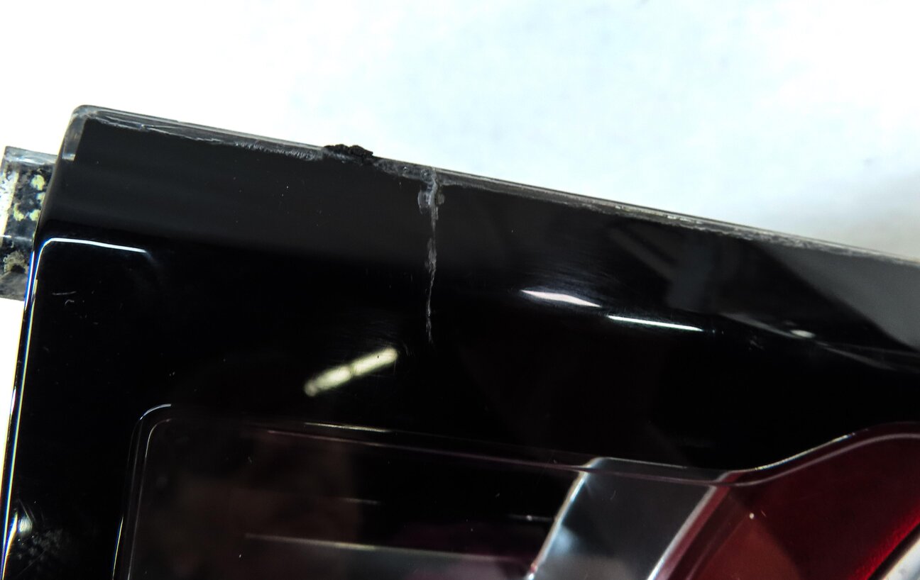 Thumbnail 7: 15-19 LAND ROVER DISCOVERY SPORT (L550) RIGHT REAR INNER TAILLIGHT LIGHT LAMP