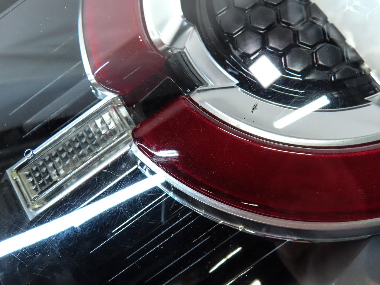 Thumbnail 8: 15-19 LAND ROVER DISCOVERY SPORT (L550) RIGHT REAR INNER TAILLIGHT LIGHT LAMP