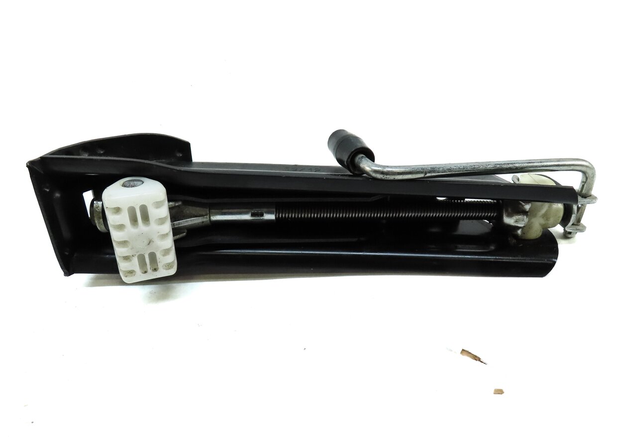 Thumbnail 10: 12-18 MERCEDES C E SL CLK CLS SLK (C207 W204 W207 W212 X204) TIRE JACK TOOL KIT