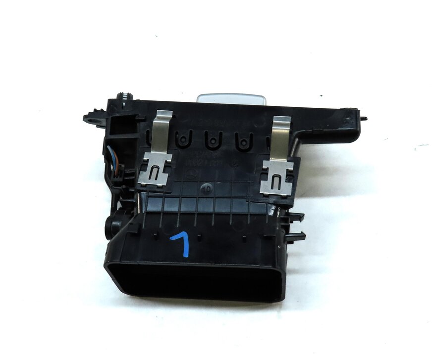 Thumbnail 3: 2013 MERCEDES E CLASS W212 FRONT LEFT DRIVER OUTER DASH HVAC AC HEATER AIR VENT