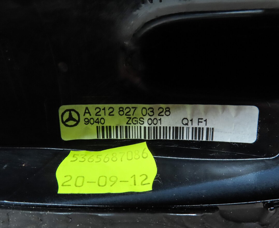 Thumbnail 6: 2013 MERCEDES E CLASS (W212) ROOF SHARK FIN ANTENNA COVER TRIM (BLACK 040U)