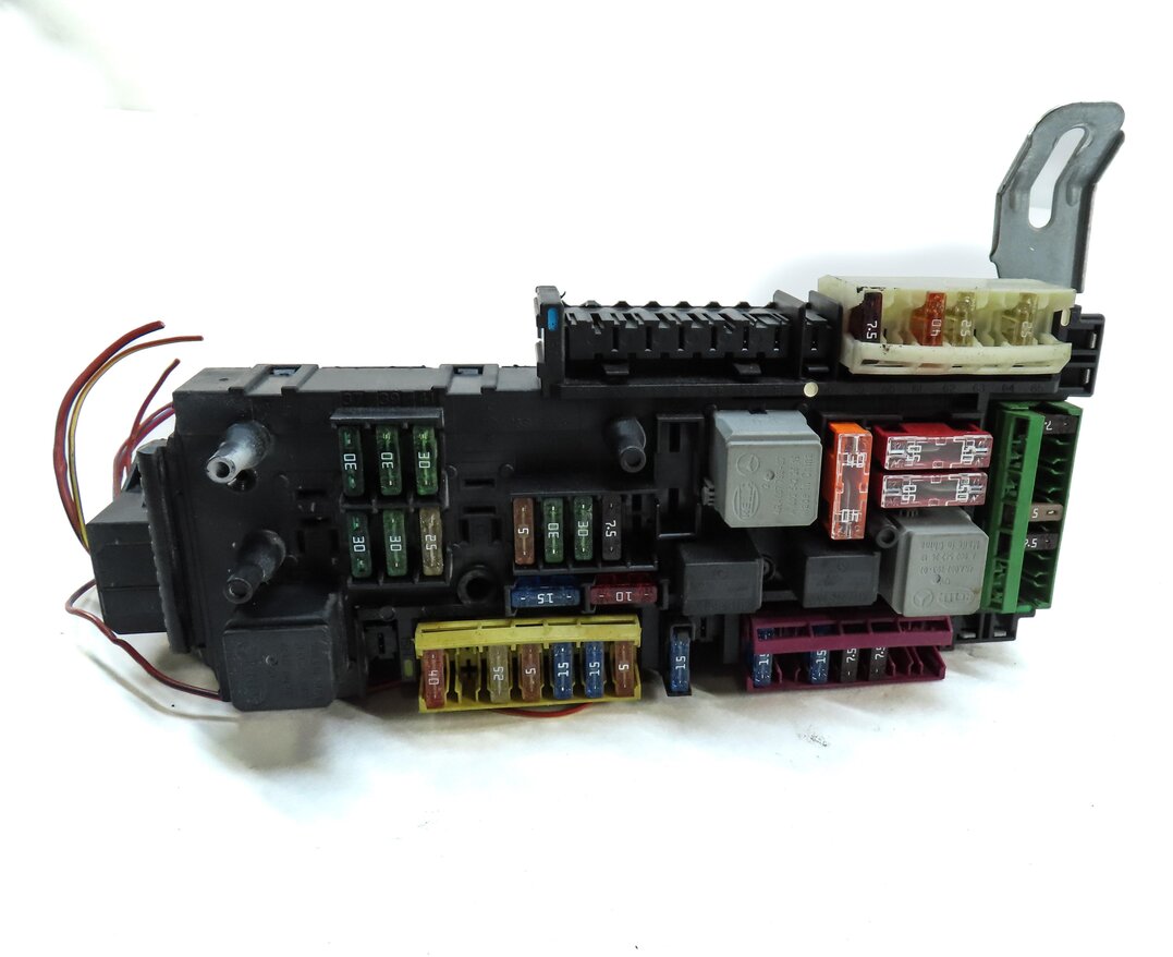 Thumbnail 2: 2013 MERCEDES E CLASS (W212) REAR SIGNAL ACQUISITION MODULE SAM 2129001406
