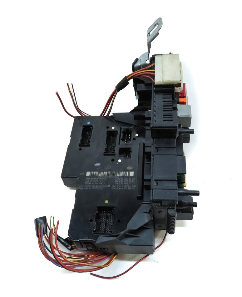 Thumbnail 3: 2013 MERCEDES E CLASS (W212) REAR SIGNAL ACQUISITION MODULE SAM 2129001406