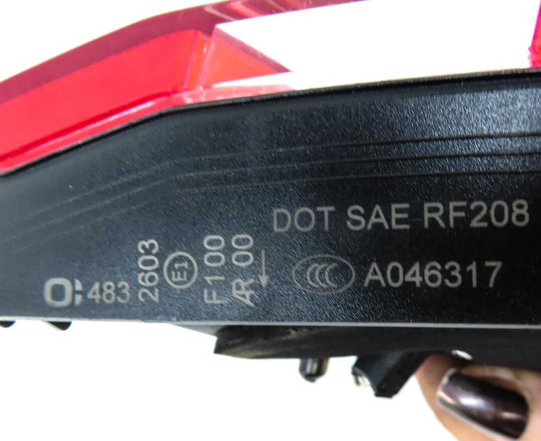 Thumbnail 6: 10-13 MERCEDES E-CLASS (W212) SEDAN LEFT REAR INNER TRUNK TAILLIGHT LIGHT LAMP