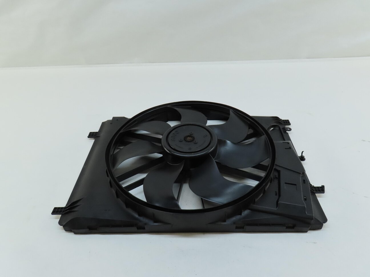 Thumbnail 3: 08-17 MERCEDES B C E CLA CLS GLK SLK (W207 W204 X204 W212) RADIATOR COOLING FAN