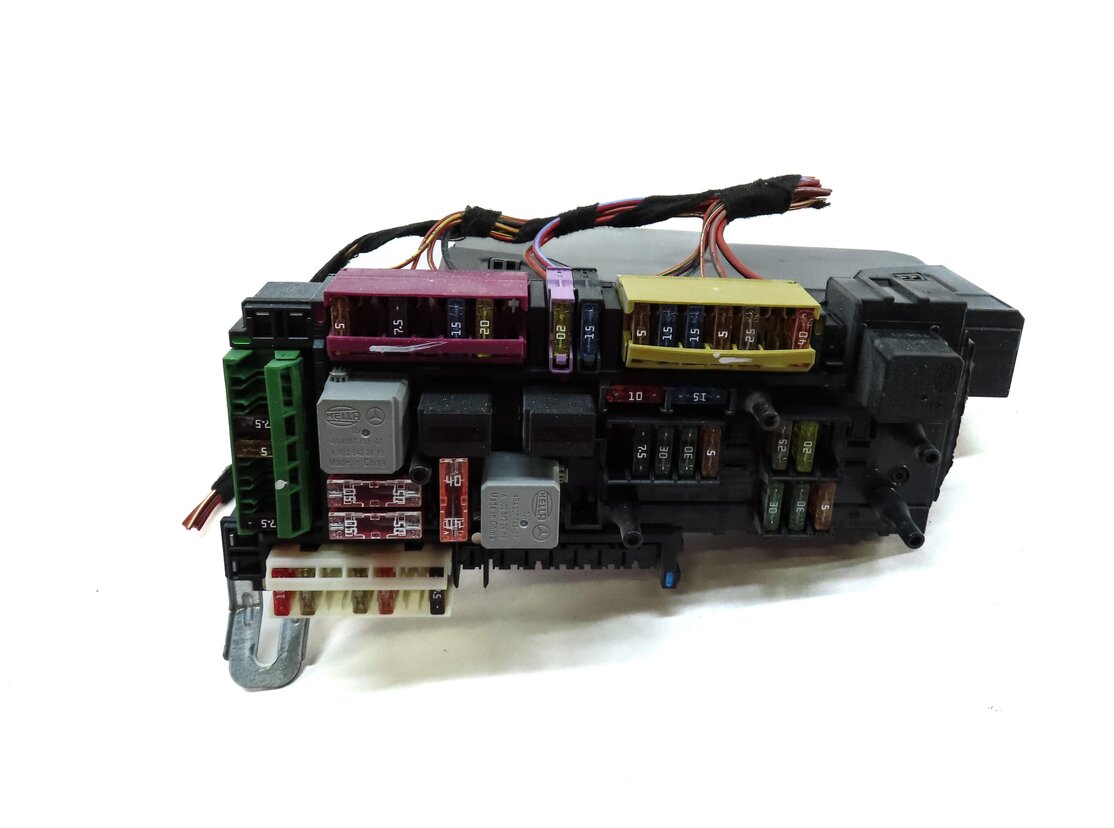 Thumbnail 4: 2014-2016 MERCEDES E CLS (C218 W212) REAR SIGNAL ACQUISITION CONTROL MODULE SAM