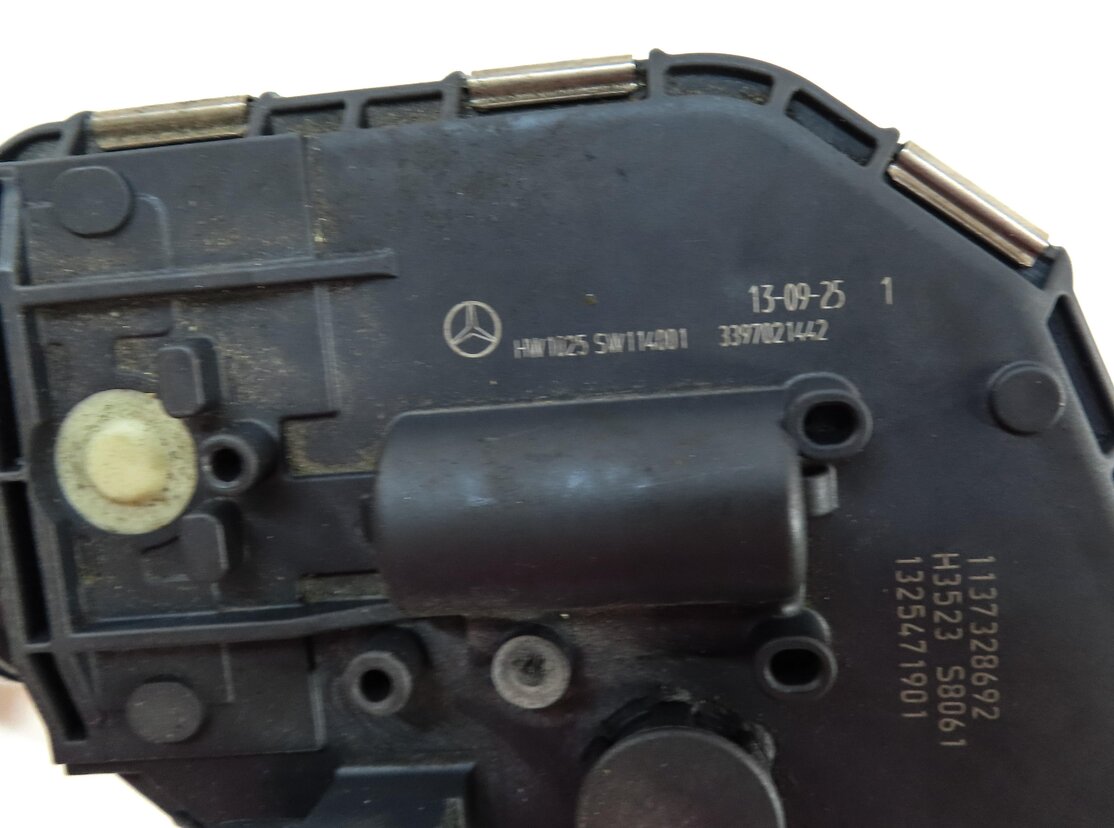 Thumbnail 5: 2010-2017 MERCEDES BENZ E CLS CLASS (C218 W212) FRONT WINDSHIELD WIPER MOTOR