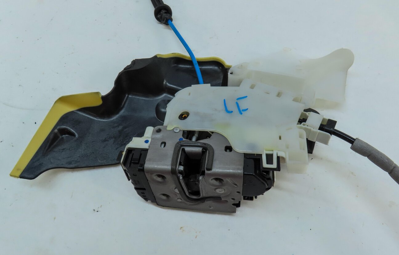 Thumbnail 4: 10-20 MERCEDES C E GLK SL CLS SLK CLASS (W204 W212 W218) LEFT FRONT DOOR LATCH