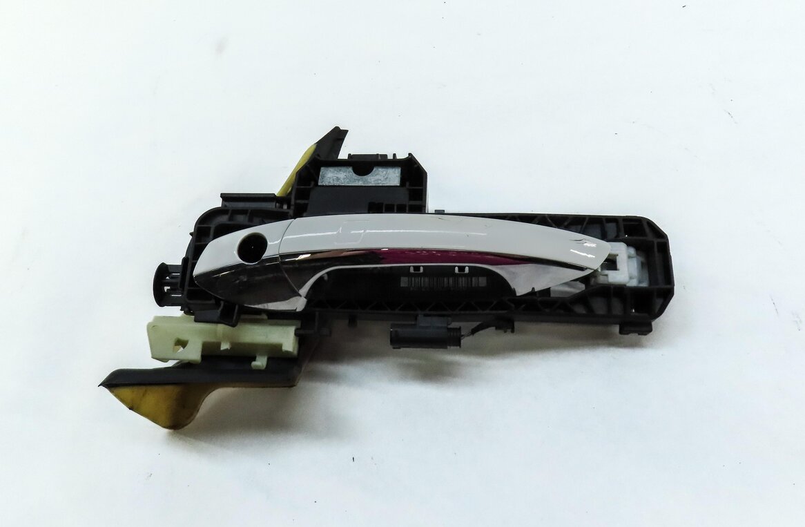 Thumbnail 2: 14-20 MERCEDES GL350 GL550 ML350 (W166 X166) DRIVER KEYLESS DOOR HANDLE (WHITE)