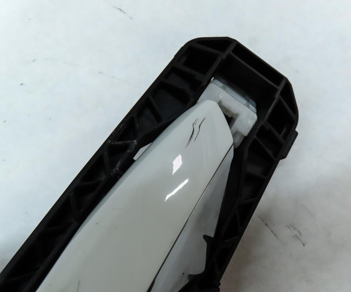 Thumbnail 6: 14-20 MERCEDES GL350 GL550 ML350 (W166 X166) DRIVER KEYLESS DOOR HANDLE (WHITE)