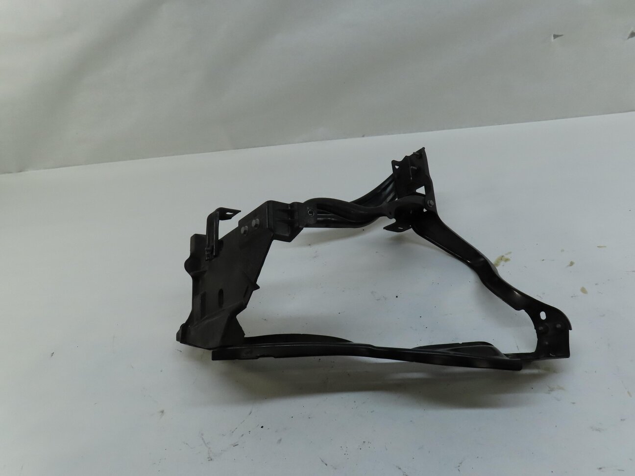 Thumbnail 2: 2014 MERCEDES E CLASS SEDAN (W212) FRONT LEFT DRIVER HEADLIGHT MOUNT BRACKET