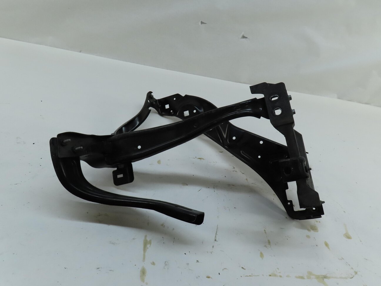 Thumbnail 4: 2014 MERCEDES E CLASS SEDAN (W212) FRONT LEFT DRIVER HEADLIGHT MOUNT BRACKET
