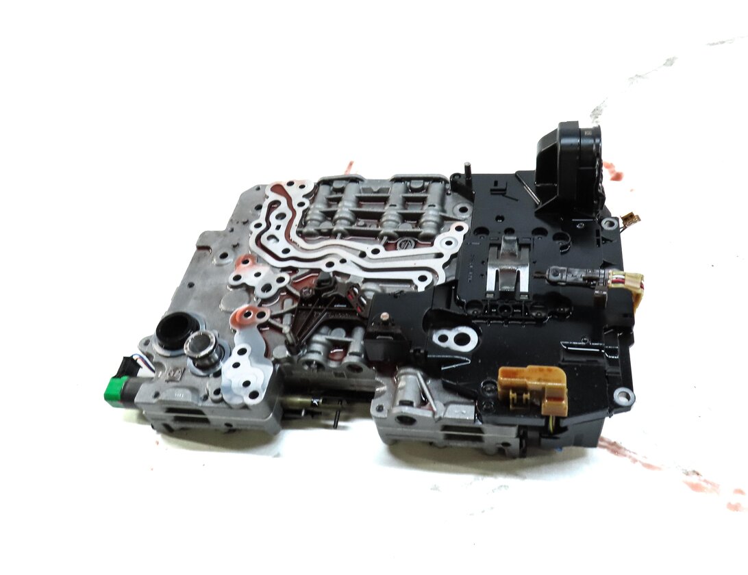 Thumbnail 3: 2013-2015 BMW X1 (E84) 28iX - AWD 2.0L TURBO 8HP-45 TRANSMISSION VALVE BODY