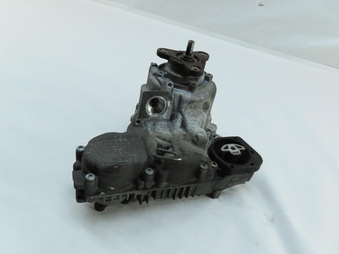 Thumbnail 2: 2012-2015 BMW X1 (E84) 28iX - 2.0L N20 TURBO ENGINE - FRONT TRANSFER CASE