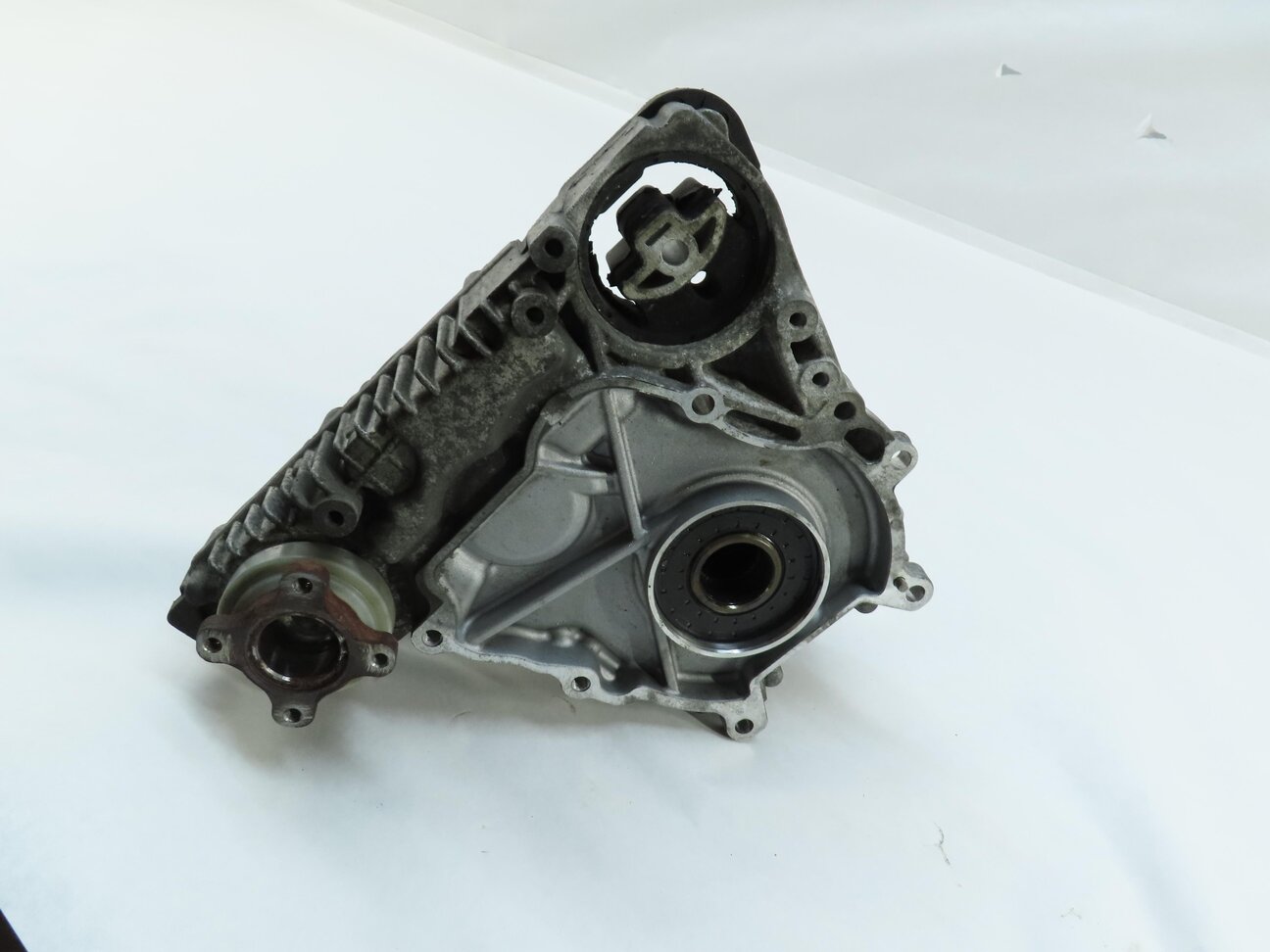 Thumbnail 4: 2012-2015 BMW X1 (E84) 28iX - 2.0L N20 TURBO ENGINE - FRONT TRANSFER CASE