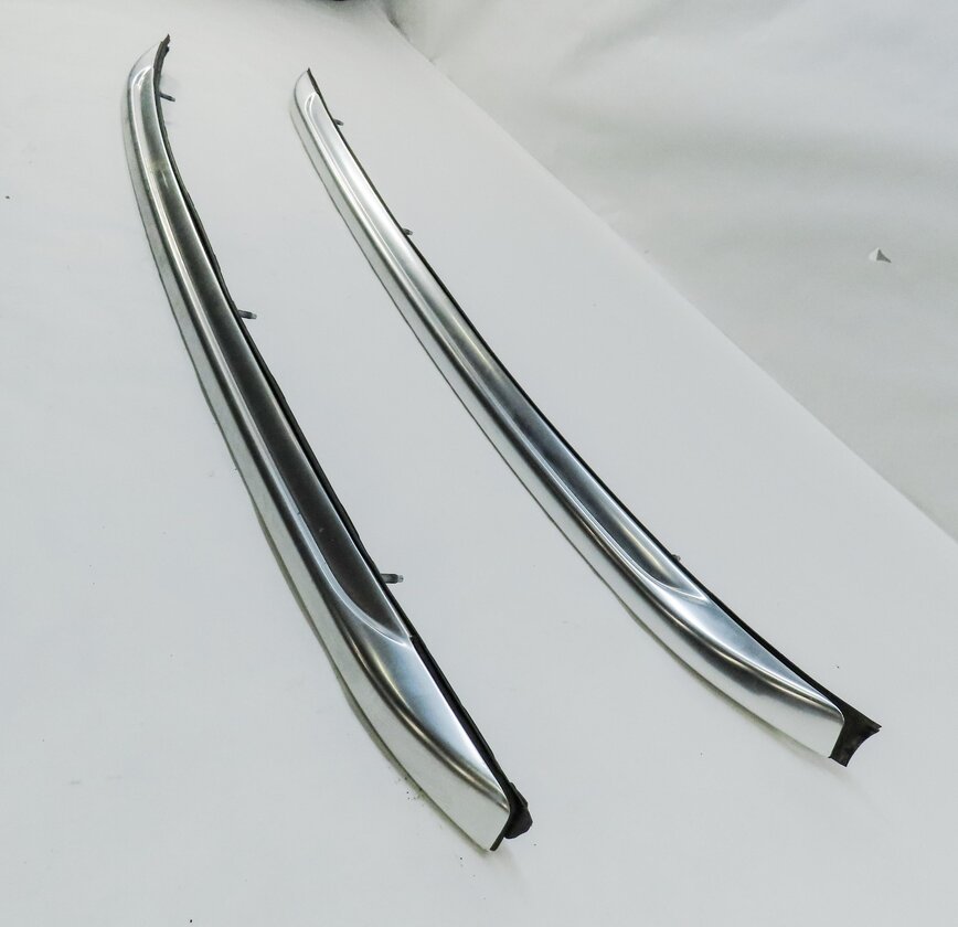 Thumbnail 3: 2013 BMW X1 (E84) LEFT & RIGHT ROOF RACK RAIL SET 2 (SILVER) (FRONT TO BACK)