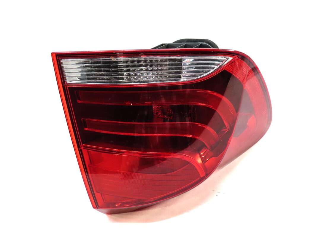 2012-2015 BMW X1 (E84) LEFT DRIVER REAR OUTER TAILLIGHT BRAKE LIGHT LAMP