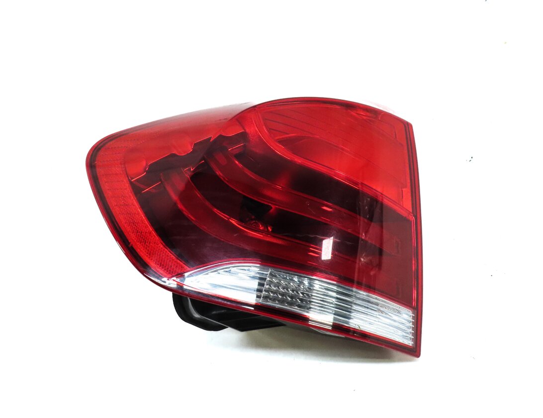 Thumbnail 4: 2012-2015 BMW X1 (E84) LEFT DRIVER REAR OUTER TAILLIGHT BRAKE LIGHT LAMP