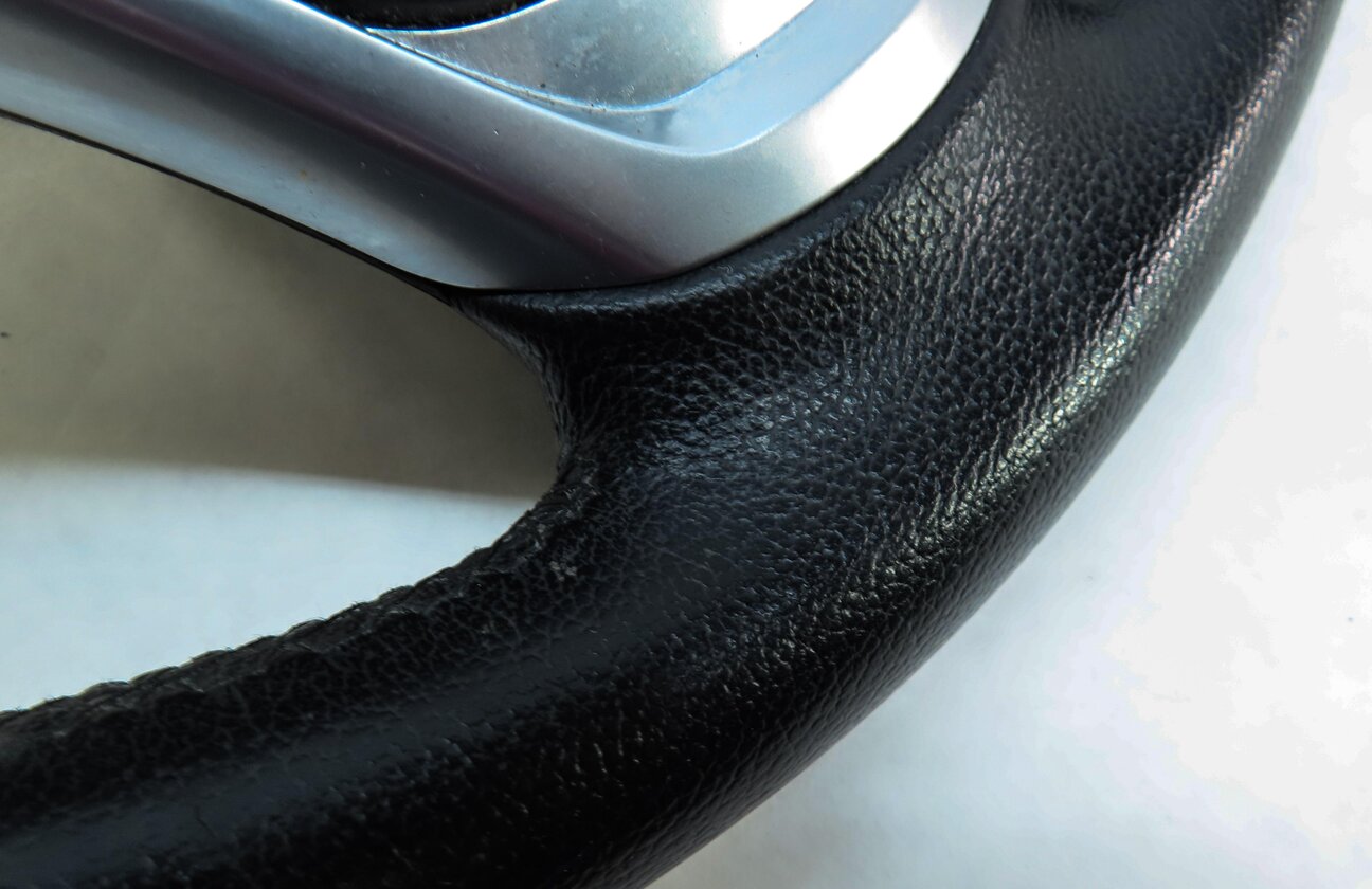 Thumbnail 7: 06-15 BMW 1 3 X1 SERIES (E84 E87 E90) 3 SPOKE SPORT STEERING WHEEL w/ SWITCHES