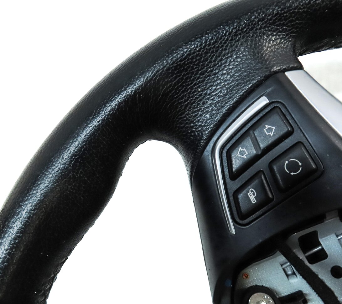 Thumbnail 8: 06-15 BMW 1 3 X1 SERIES (E84 E87 E90) 3 SPOKE SPORT STEERING WHEEL w/ SWITCHES