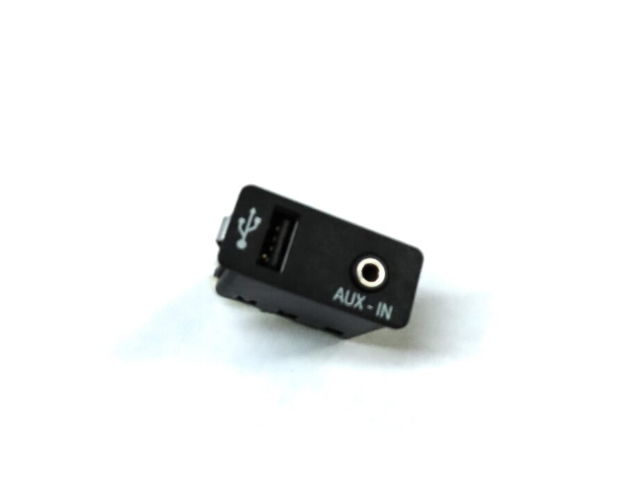 2013 BMW X1 (E84) AUXILIARY AUX IN INPUT JACK PANEL w/ USB POWER PLUG 9241331