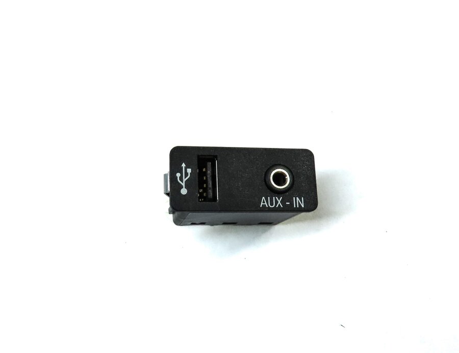 Thumbnail 2: 2013 BMW X1 (E84) AUXILIARY AUX IN INPUT JACK PANEL w/ USB POWER PLUG 9241331