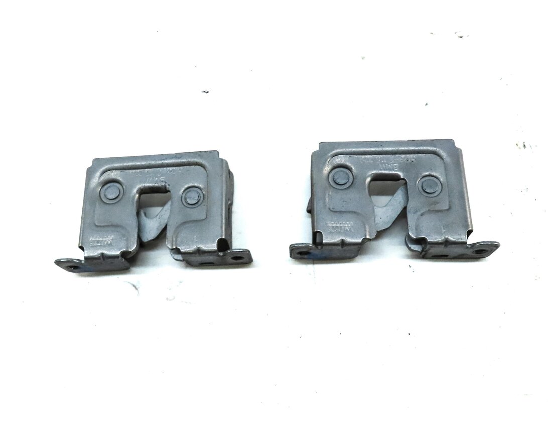 Thumbnail 2: 2013 BMW X1 (E84) LEFT & RIGHT FRONT HOOD LATCH SET 2 51237115229