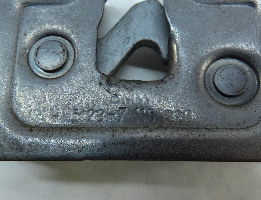 Thumbnail 5: 2013 BMW X1 (E84) LEFT & RIGHT FRONT HOOD LATCH SET 2 51237115229