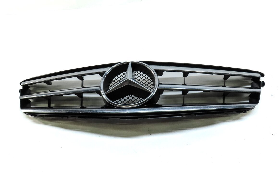 Thumbnail 2: 08-12 MERCEDES C-CLASS (W204) FRONT HOOD GRILLE AIR VENT TRIM (SPORT PACKAGE)