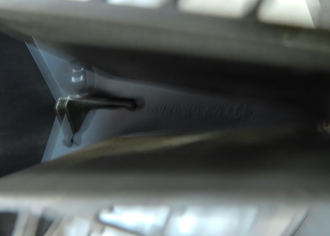 Thumbnail 7: 08-12 MERCEDES C-CLASS (W204) FRONT HOOD GRILLE AIR VENT TRIM (SPORT PACKAGE)