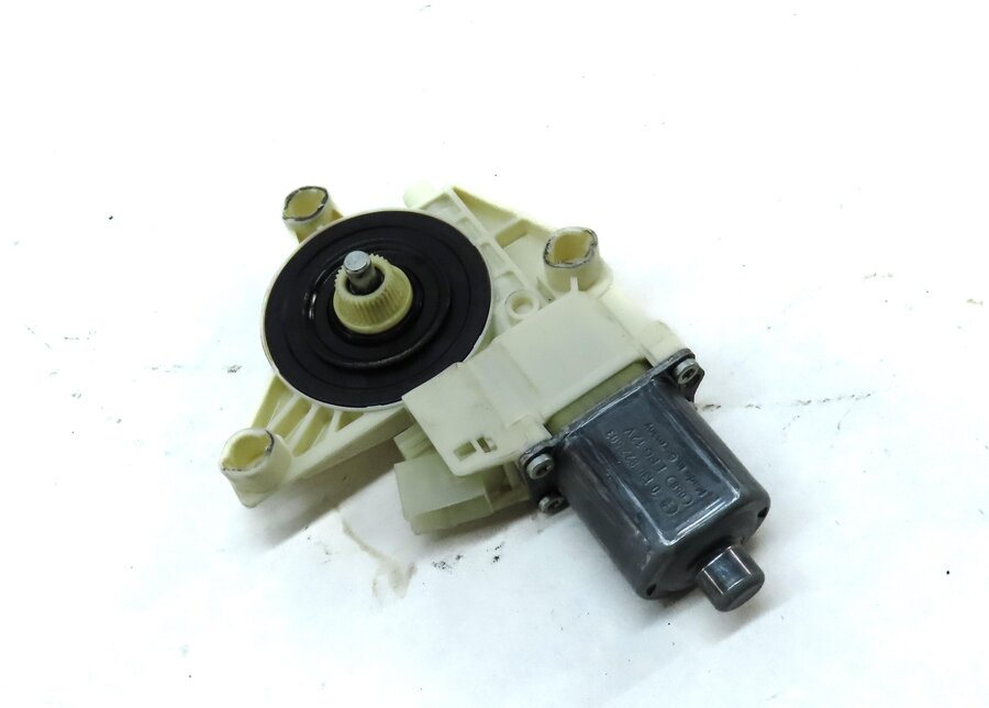 08-16 MERCEDES C250 C300 C350 C63 E350 E500 E550 E63 - LEFT FRONT WINDOW MOTOR