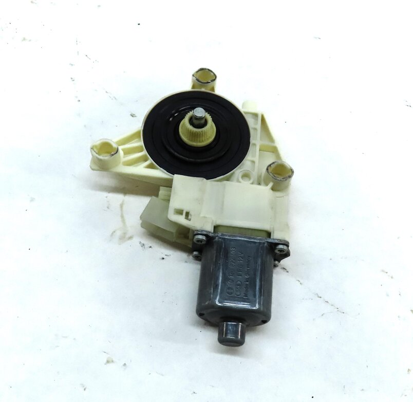 Thumbnail 2: 08-16 MERCEDES C250 C300 C350 C63 E350 E500 E550 E63 - LEFT FRONT WINDOW MOTOR