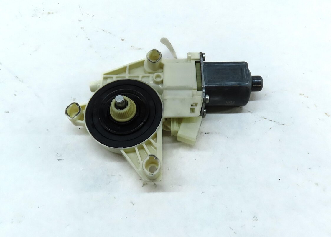 Thumbnail 3: 08-16 MERCEDES C250 C300 C350 C63 E350 E500 E550 E63 - LEFT FRONT WINDOW MOTOR