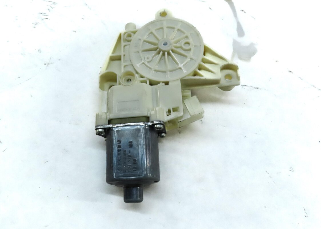 Thumbnail 4: 08-16 MERCEDES C250 C300 C350 C63 E350 E500 E550 E63 - LEFT FRONT WINDOW MOTOR
