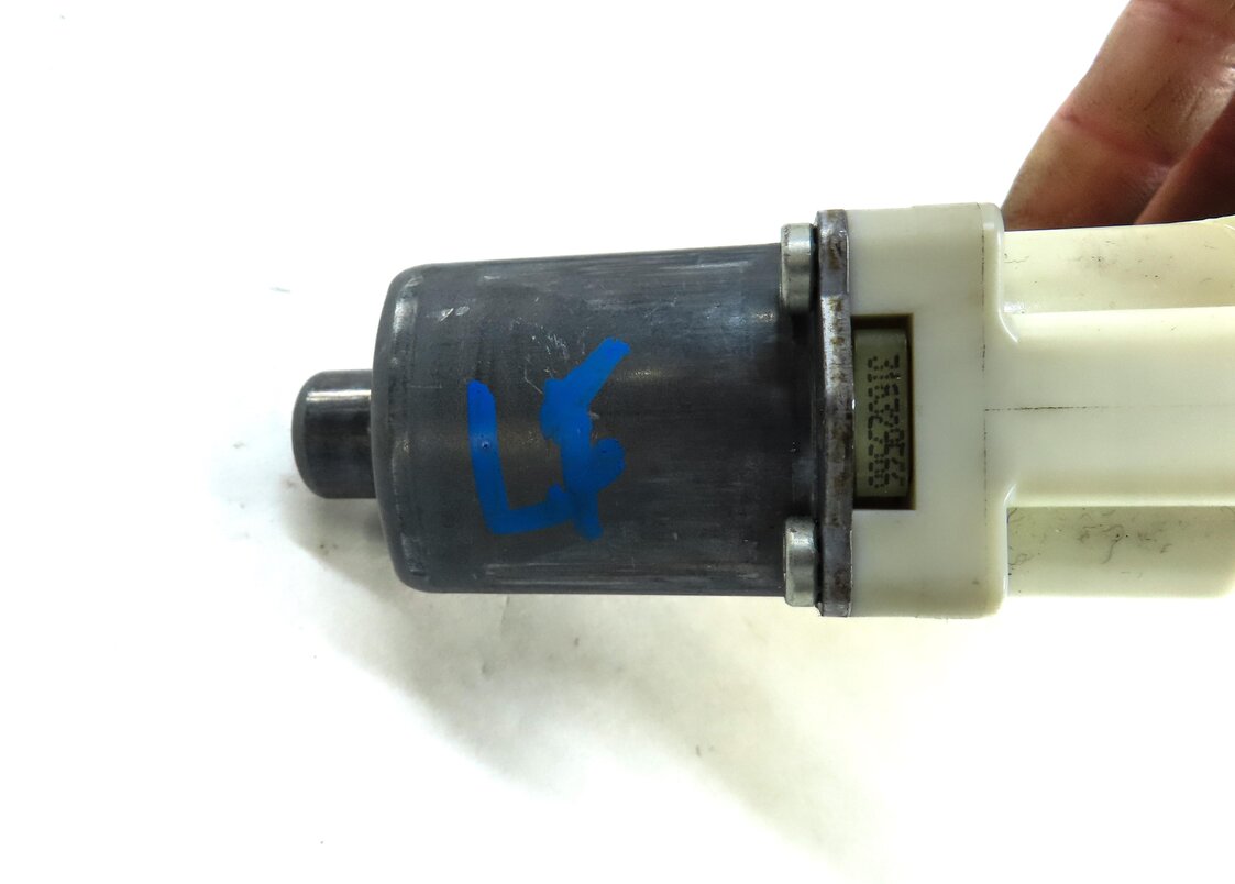 Thumbnail 7: 08-16 MERCEDES C250 C300 C350 C63 E350 E500 E550 E63 - LEFT FRONT WINDOW MOTOR