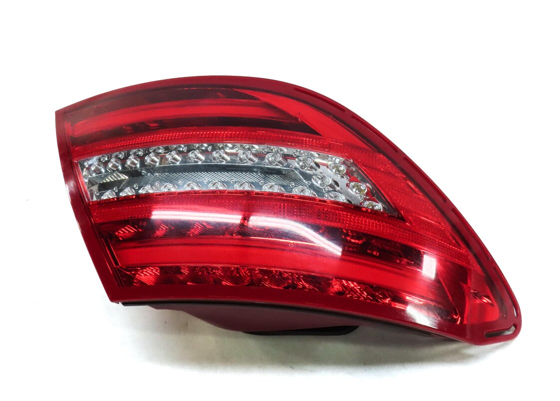 Thumbnail 4: 2012-2015 MERCEDES C-CLASS (W204) LEFT DRIVER REAR TAILLIGHT BRAKE LIGHT LAMP