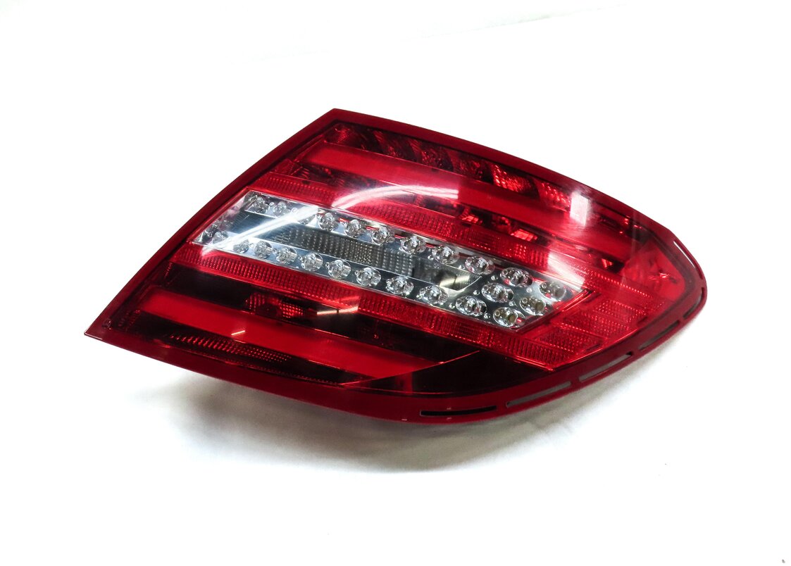 Thumbnail 3: 12-15 MERCEDES C250 C300 C350 (W204) RIGHT PASSENGER TAILLIGHT BRAKE LIGHT LAMP