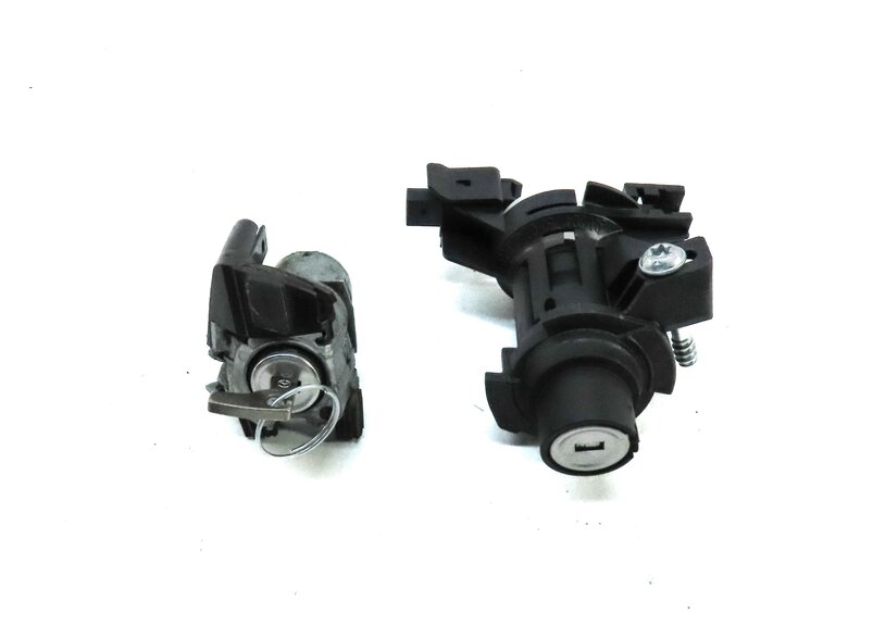 Thumbnail 2: 2014 MERCEDES C300 (W204) FRONT LEFT DRIVER DOOR & TRUNK LOCK CYLINDER w/ KEY