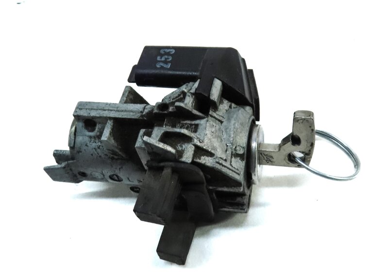 Thumbnail 7: 2014 MERCEDES C300 (W204) FRONT LEFT DRIVER DOOR & TRUNK LOCK CYLINDER w/ KEY