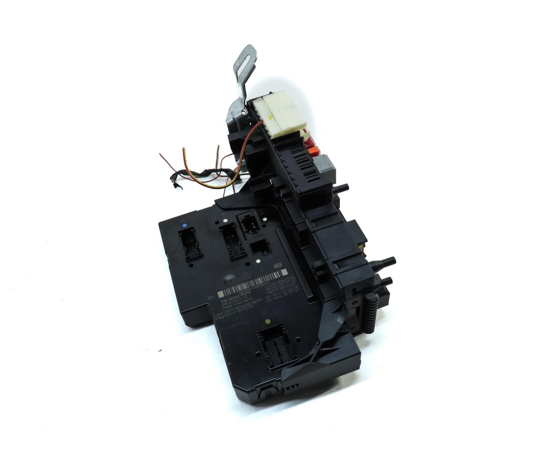 Thumbnail 1: 2011-2015 MERCEDES C-CLASS (W204) REAR SIGNAL ACQUISITION CONTROL MODULE SAM