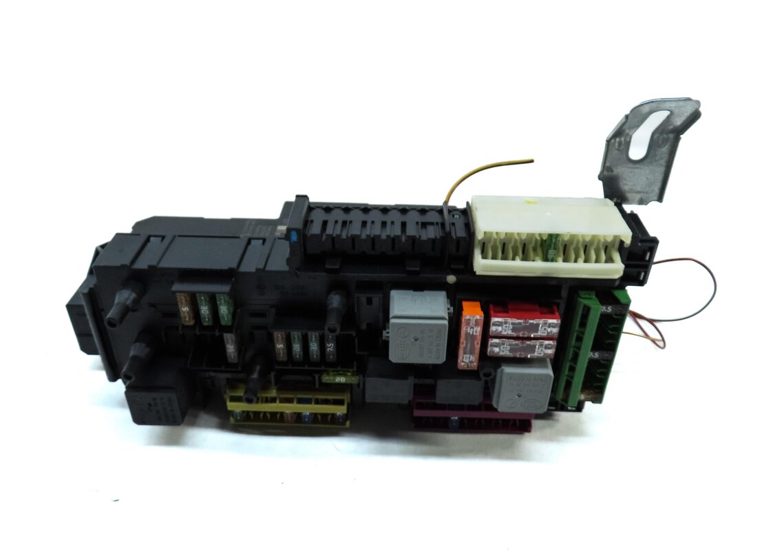 Thumbnail 3: 2011-2015 MERCEDES C-CLASS (W204) REAR SIGNAL ACQUISITION CONTROL MODULE SAM
