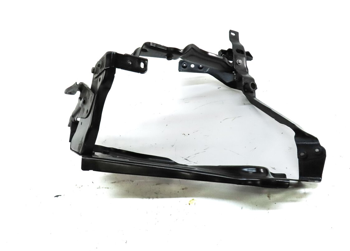 Thumbnail 5: 2014 MERCEDES C300 (W204) FRONT LEFT DRIVER HEADLIGHT MOUNT BRACKET 2046201191