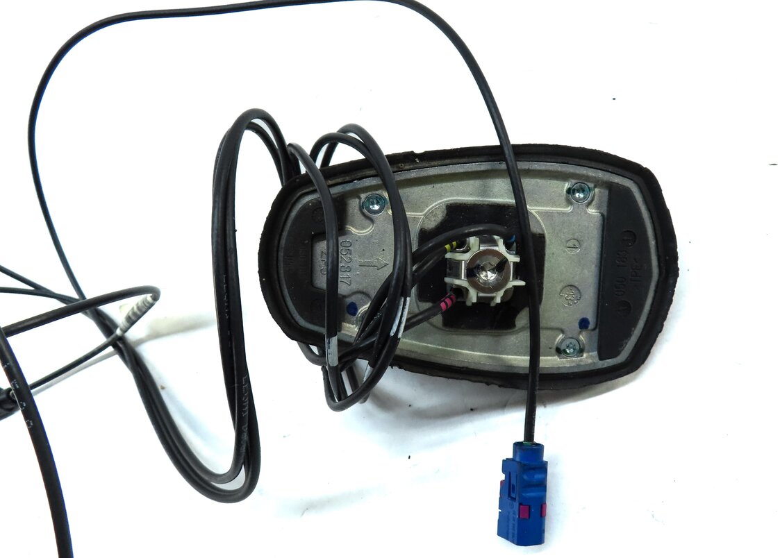 Thumbnail 5: 2014 MERCEDES C300 (W204) ROOF SHARK FIN ANTENNA w/ CABLES (BLACK 040U)