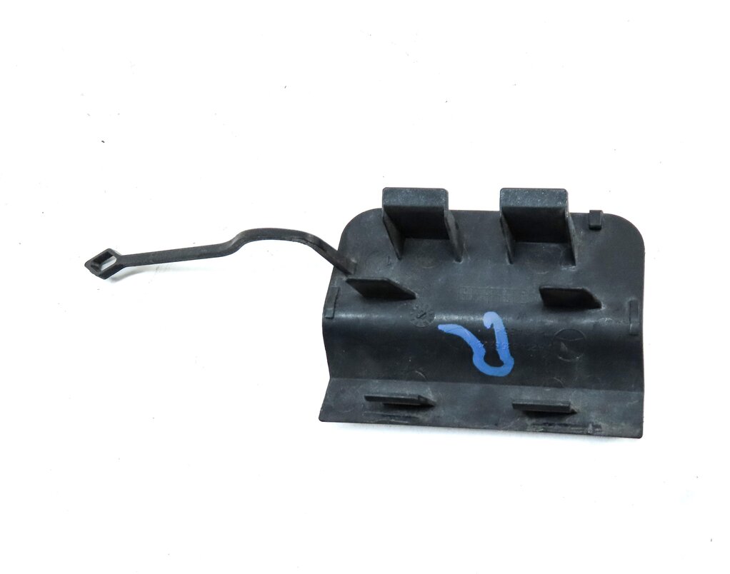 Thumbnail 4: 2014 MERCEDES C300 (W204) REAR BUMPER TOW HOOK EYE COVER TRIM (BLACK 040U)