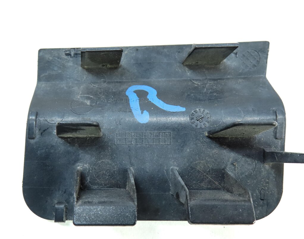 Thumbnail 5: 2014 MERCEDES C300 (W204) REAR BUMPER TOW HOOK EYE COVER TRIM (BLACK 040U)