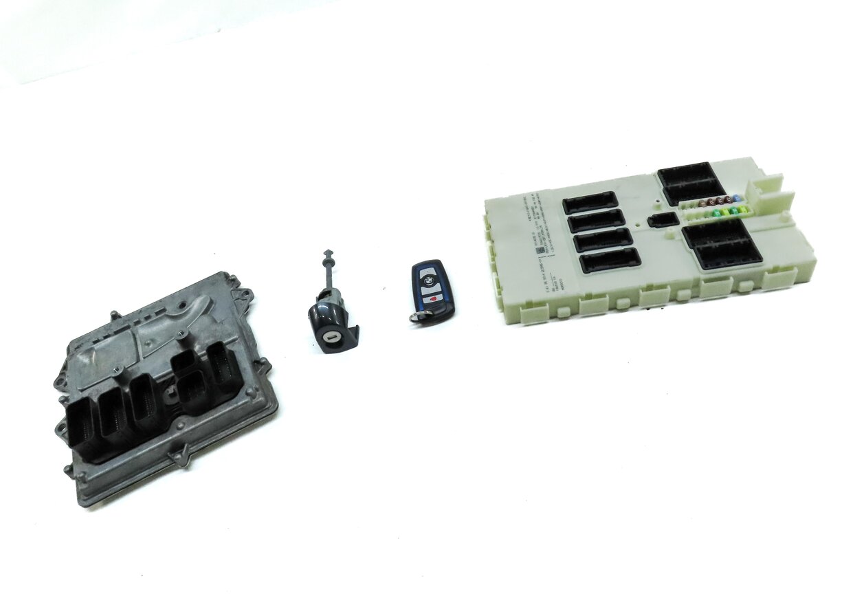 Thumbnail 1: 2013 BMW 335i SEDAN F30 3.0L TWIN TURBO N55 RWD BODY ENGINE MODULE & KEY FOB SET
