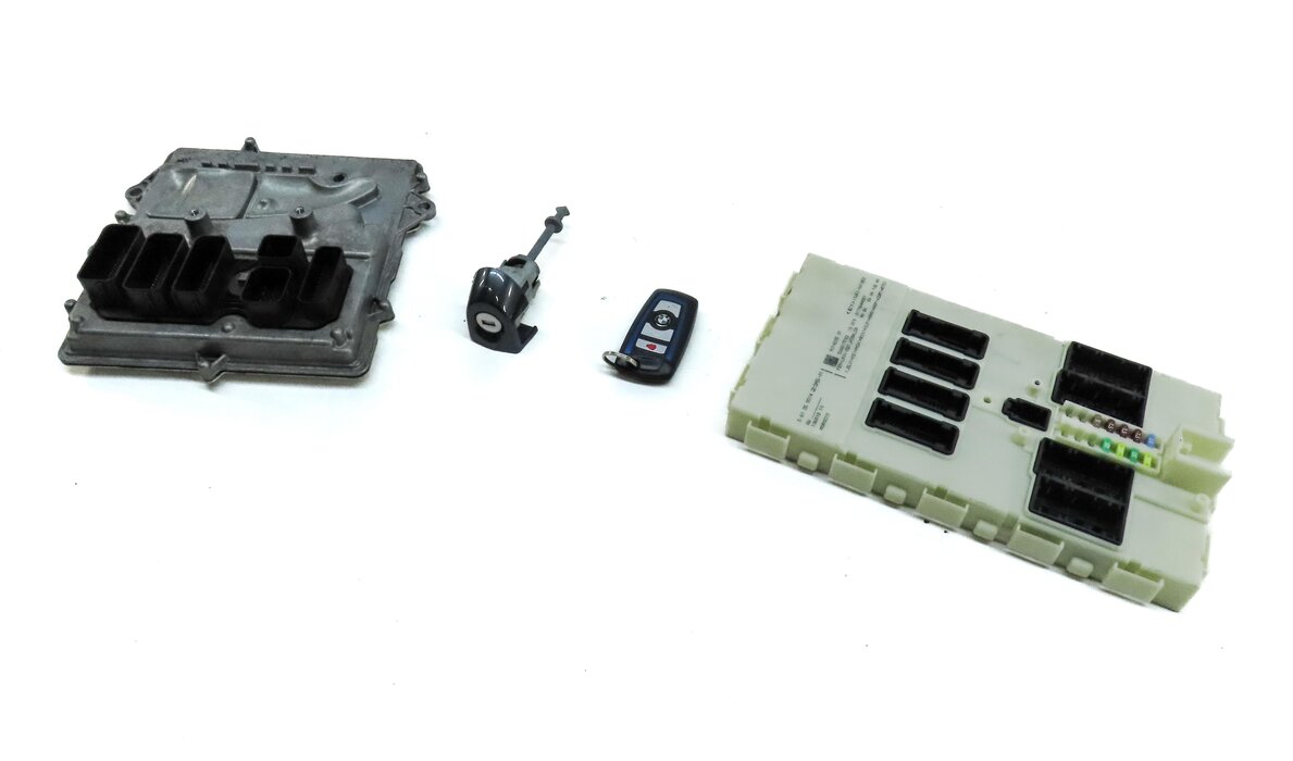 Thumbnail 3: 2013 BMW 335i SEDAN F30 3.0L TWIN TURBO N55 RWD BODY ENGINE MODULE & KEY FOB SET