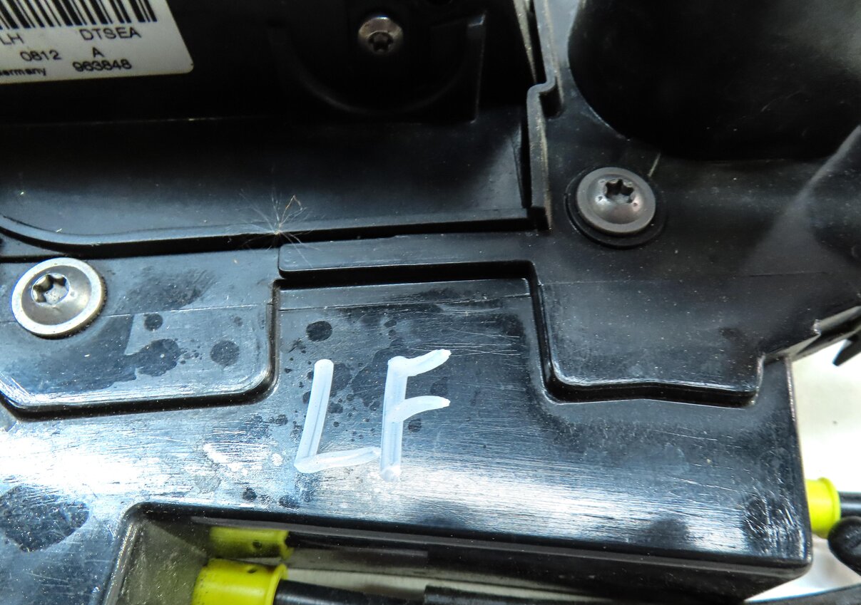 Thumbnail 7: 2010-2019 EVOQUE LR4 / RANGE ROVER SPORT (L320) LEFT FRONT PASSIVE DOOR LATCH