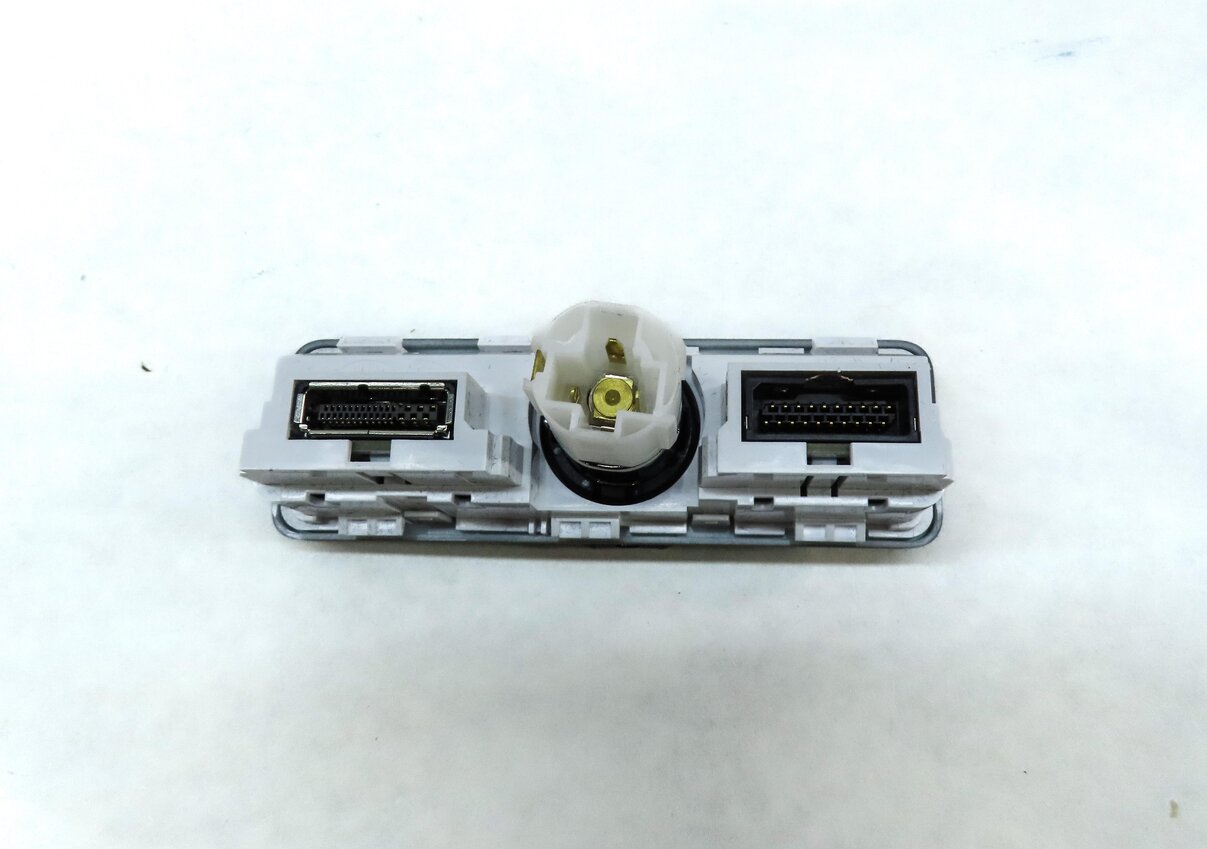 Thumbnail 4: 2016 LAND RANGE ROVER EVOQUE (L538) AUXILIARY AUX USB JACK INPUT PLUG PANEL